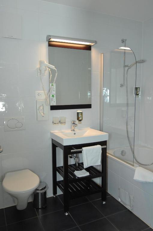 Auberge De La Gare Grandvaux Phòng bức ảnh