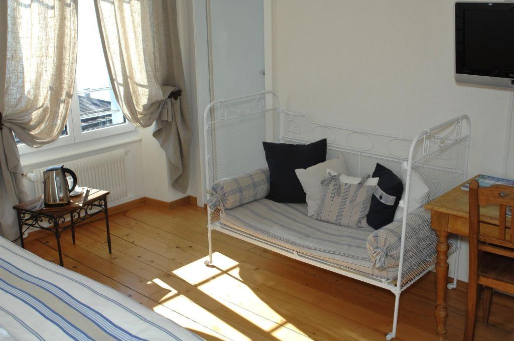 Auberge De La Gare Grandvaux Phòng bức ảnh